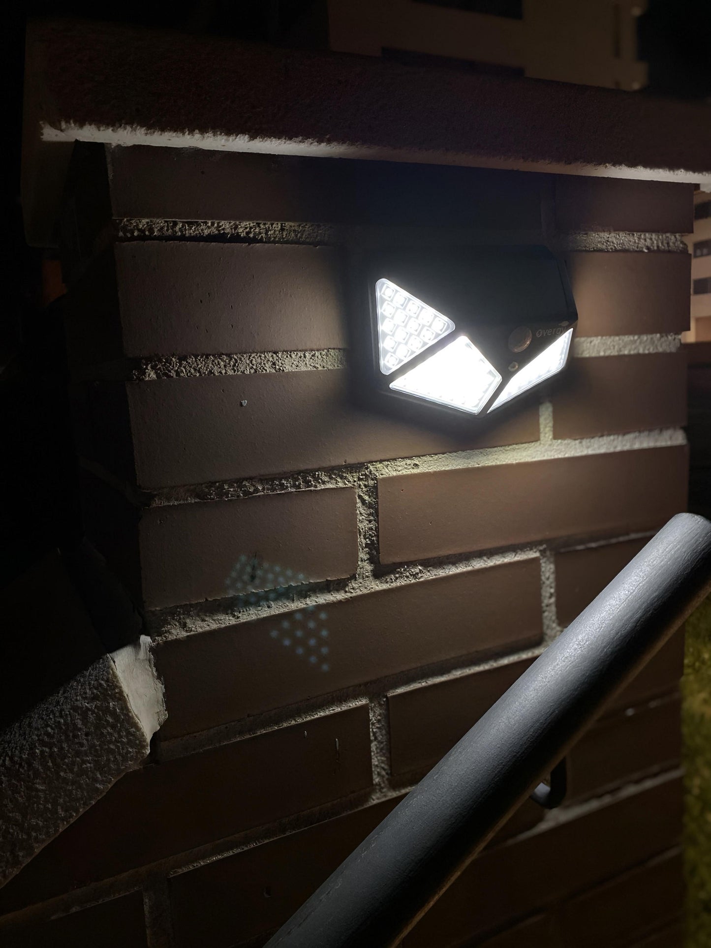 LÁMPARA SOLAR DE 100 LEDS: ILUMINA TU HOGAR Y PROTEGE AL PLANETA 🌎 - AGUAS Y ROSAS®