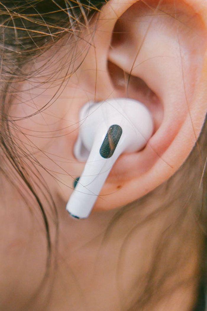 AIRPODS PRO 2DA GENERACIÓN + CORDÓN CON CLIP DE TRANSPORTE 🎧 - AGUAS Y ROSAS®